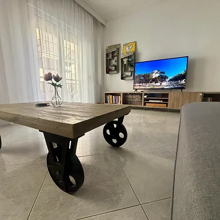 Thessalonikia Center 2 Bedrooms 110sqm Apartment *